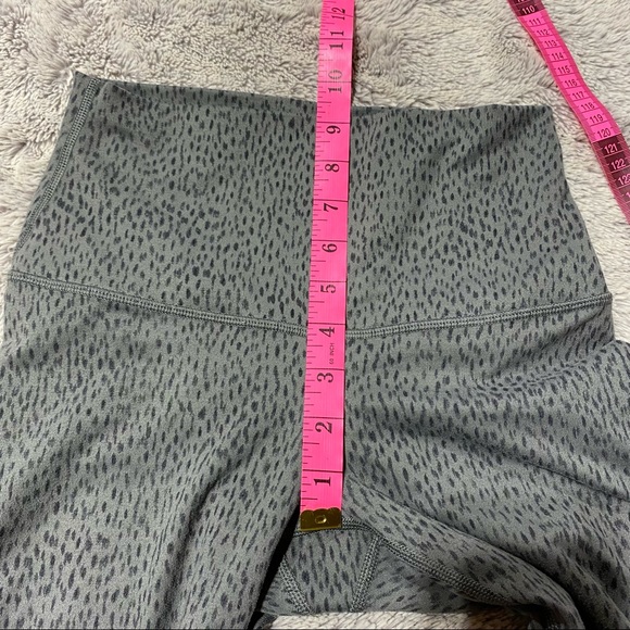Lululemon Crop Leggings - Picture 3 of 6